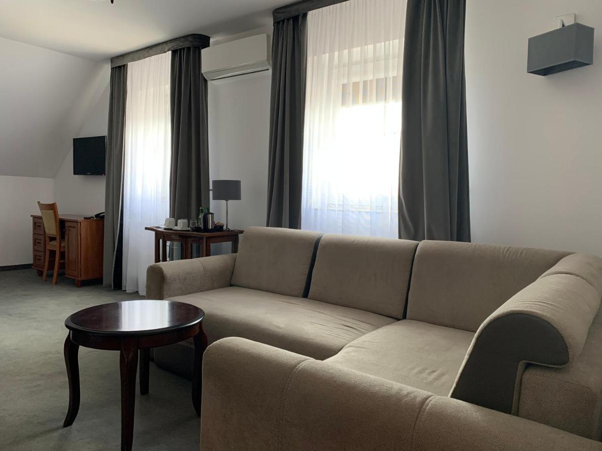 Hotel Kameleon ดาร์นอบเจก ภายนอก รูปภาพ