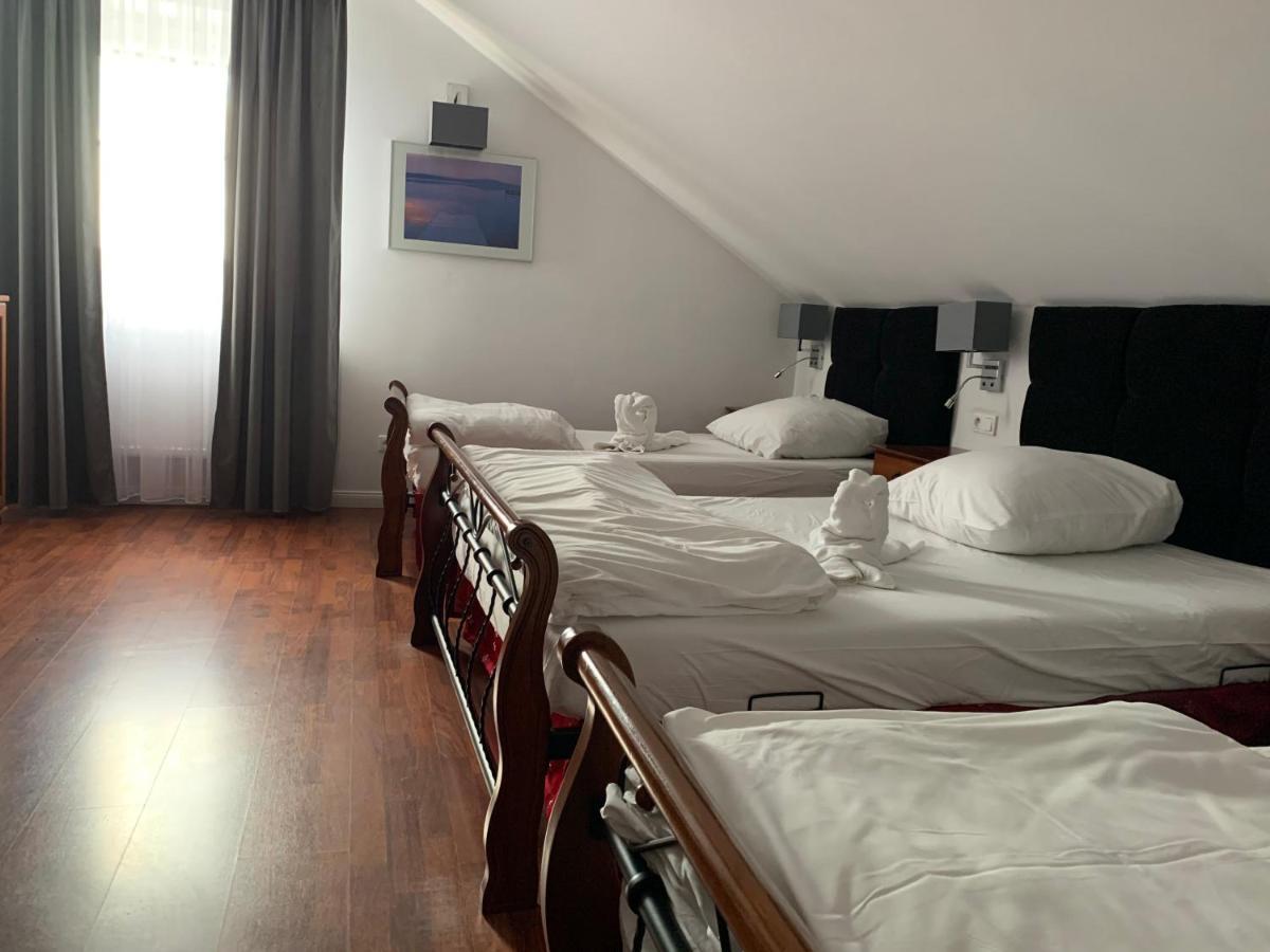 Hotel Kameleon ดาร์นอบเจก ภายนอก รูปภาพ